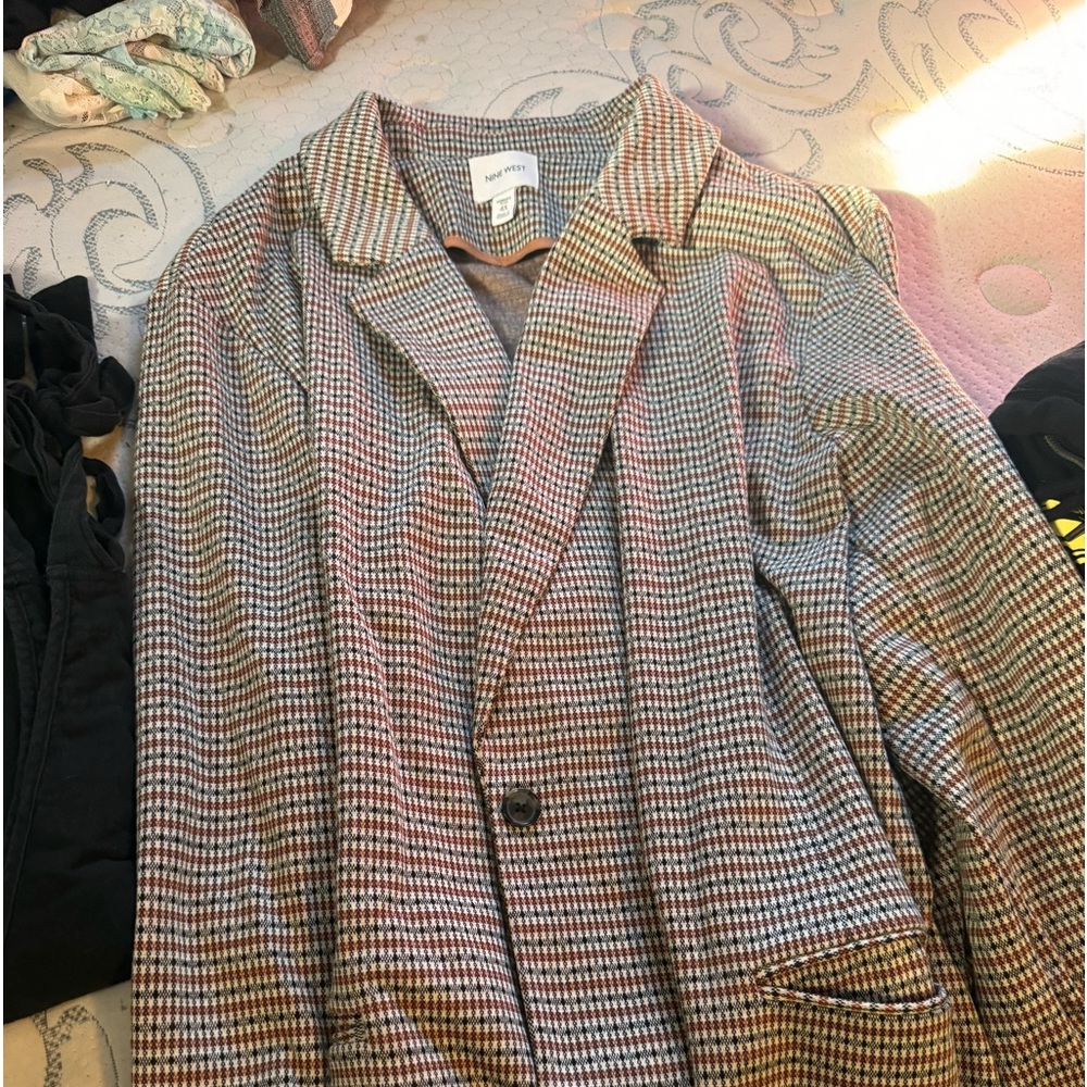 Ninewest blazer never been worn new without tag. Size 4